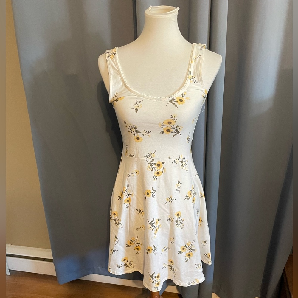 White, floral print sundress, Medium, Rue 21